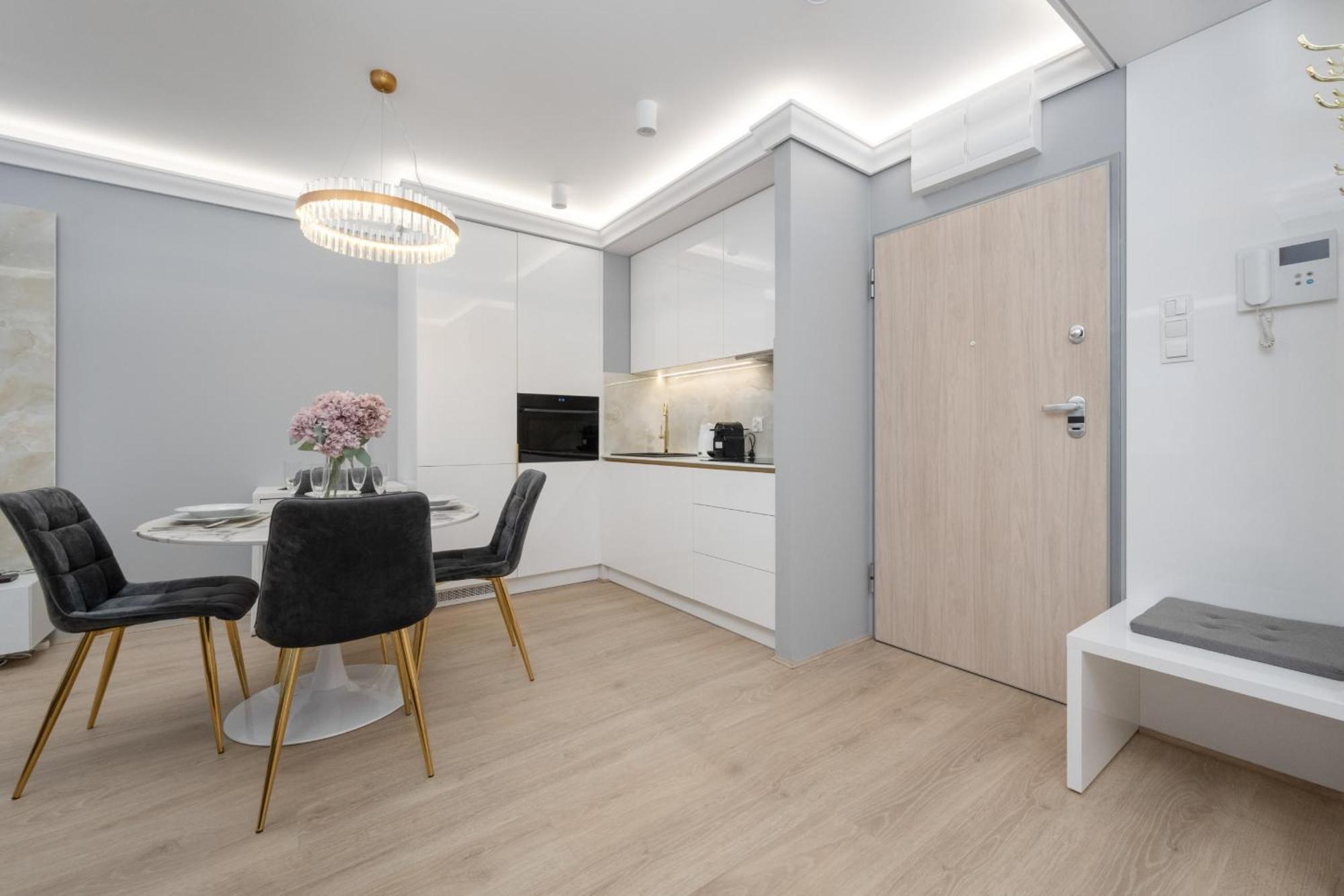 Elegant Apartment With Balcony By The Oder River In Wroclaw By Renters Prestige Exterior foto